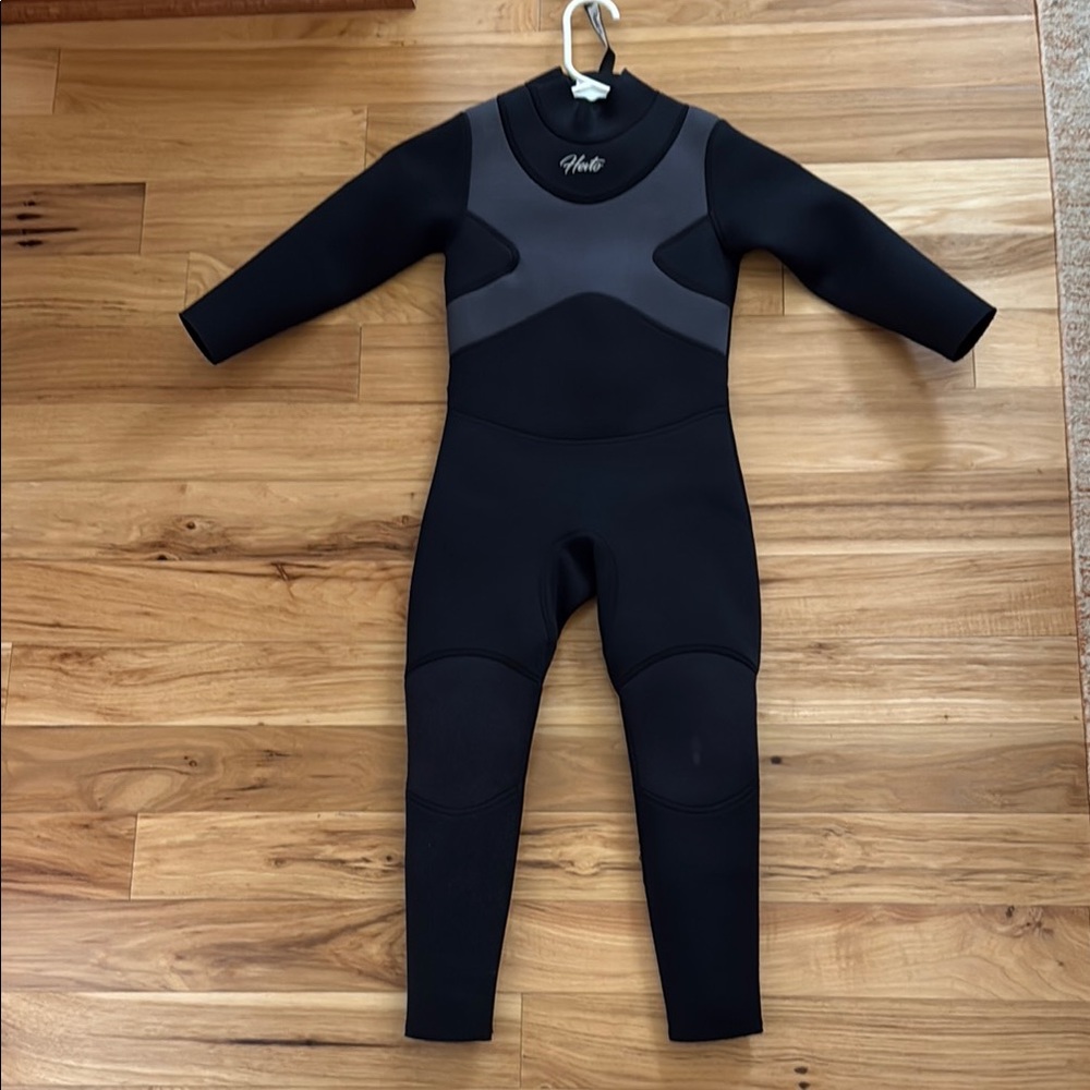 Kids’ Hevto Black and Gray Wetsuit